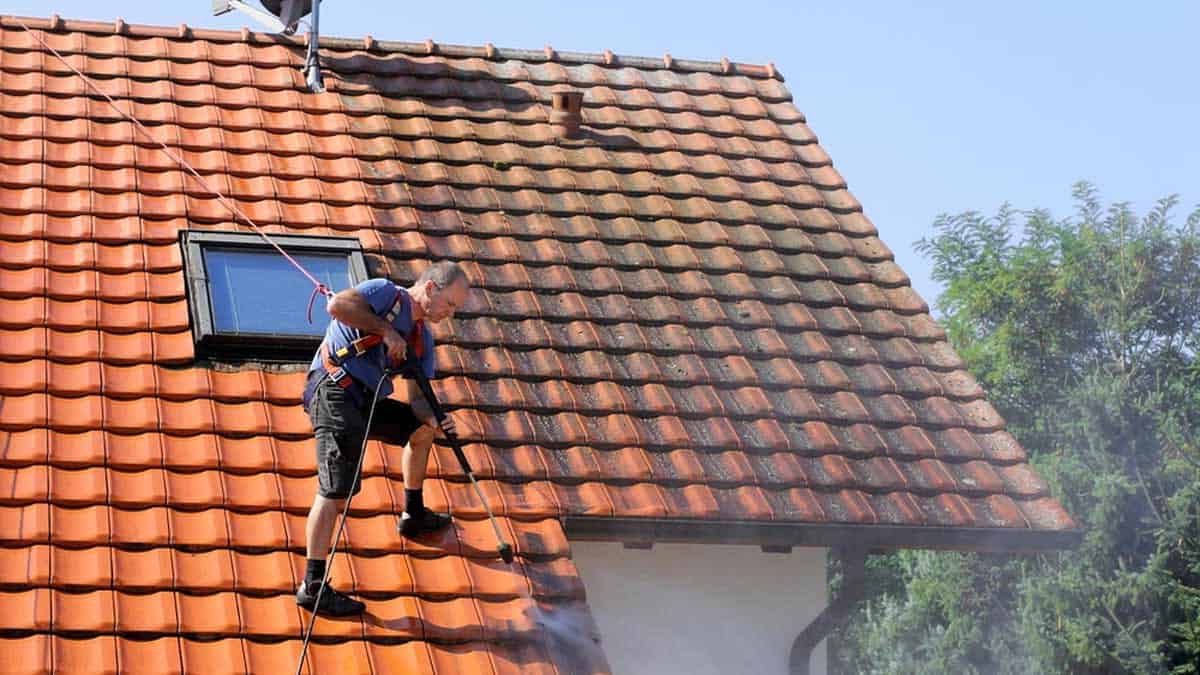 Expert High Pressure Roof Cleaning Services